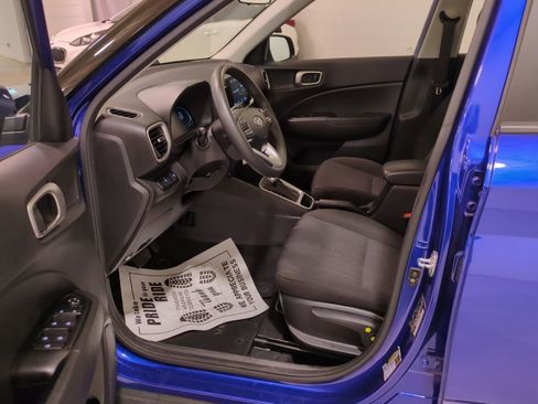 Used 2023 Hyundai Venue SE image 17
