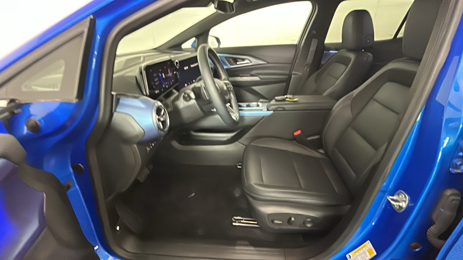 Used 2024 Chevrolet Equinox EV LT FWD image 13