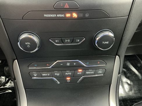Used 2019 Ford Edge SEL FWD image 34