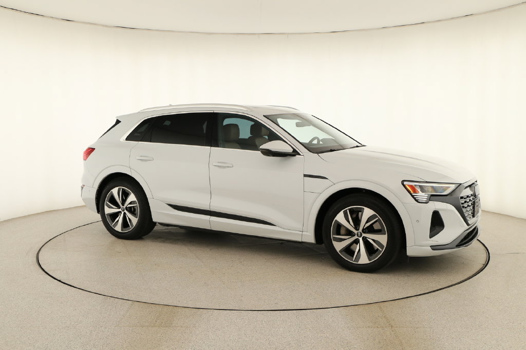 Used 2024 Audi Q8 e-tron Premium Plus AWD/4WD image 9