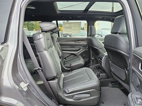 New 2025 Jeep Grand Cherokee L Limited w/ Black Appearance Package image 13