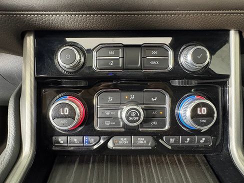 Used 2021 GMC Yukon XL Denali w/ Denali Premium Package AWD/4WD image 23