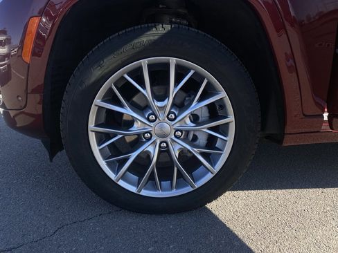 Used 2025 Jeep Grand Cherokee Summit image 30