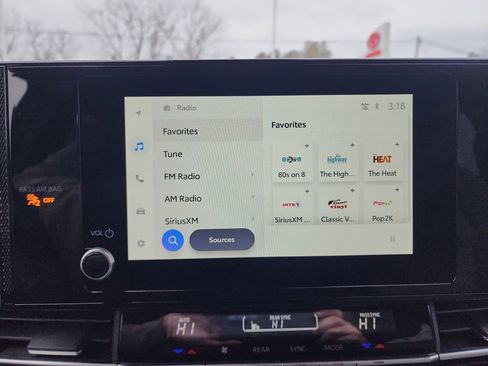 Used 2025 Toyota Sienna LE image 16