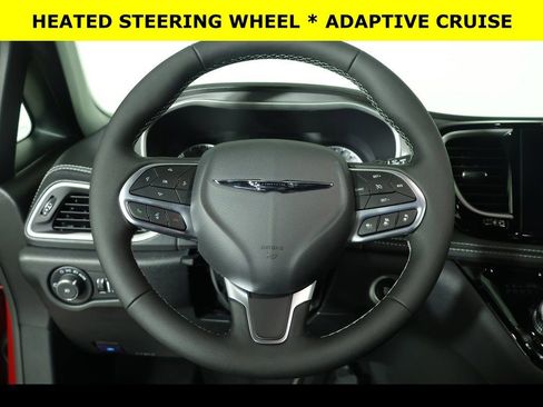 New 2026 Chrysler Pacifica Select image 4