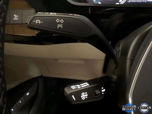 Used 2024 Audi Q8 e-tron Premium image 33