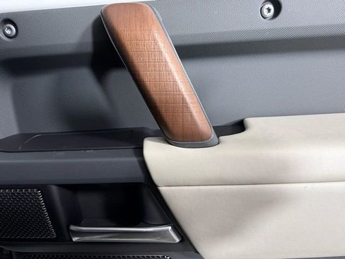 Used 2024 Land Rover Defender 110 X-Dynamic SE image 27