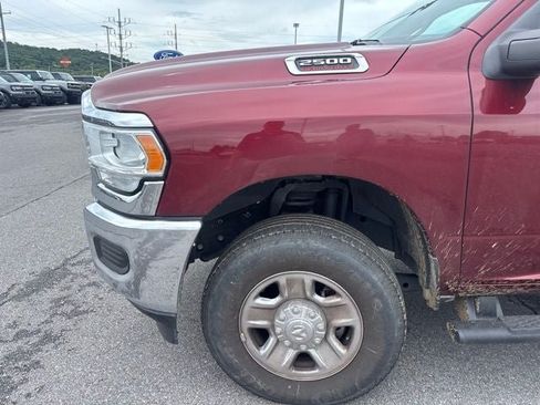 Used 2024 RAM 2500 Tradesman w/ Chrome Appearance Group AWD/4WD image 4