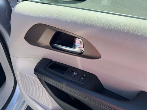 Used 2023 Chrysler Voyager LX image 30