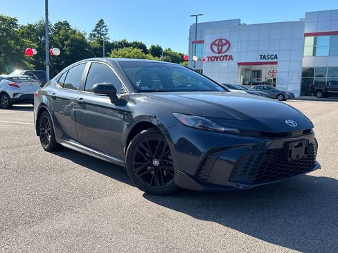 Used 2025 Toyota Camry SE w/ Convenience Package AWD/4WD image 2