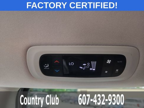 Used 2023 Chrysler Pacifica Touring-L FWD image 24