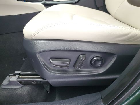Used 2024 Toyota Corolla Cross XLE w/ Convenience Package FWD image 19