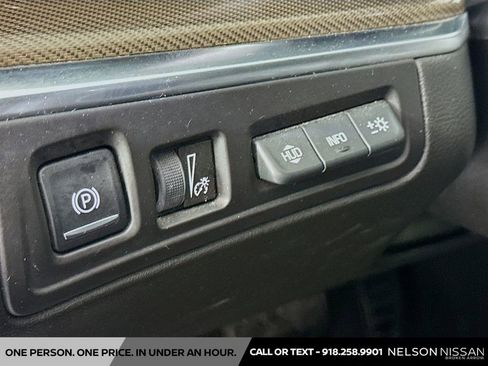 Used 2017 Cadillac XT5 Platinum AWD/4WD image 10