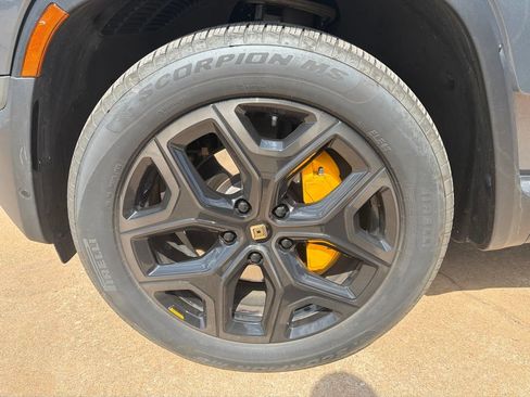 Used 2023 Rivian R1S Adventure AWD/4WD image 11