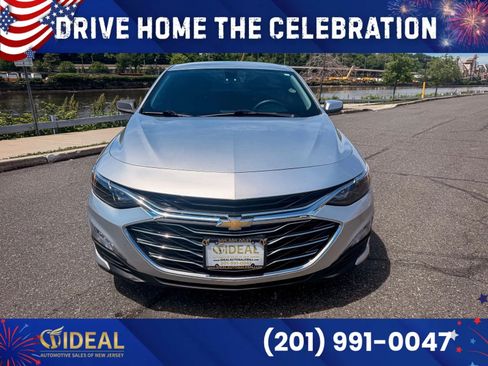 Used 2019 Chevrolet Malibu LT FWD image 2