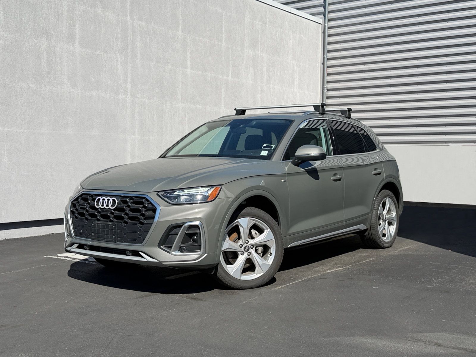 Used 2025 Audi Q5 2.0T Premium Plus w/ Premium Plus Package AWD/4WD image 1