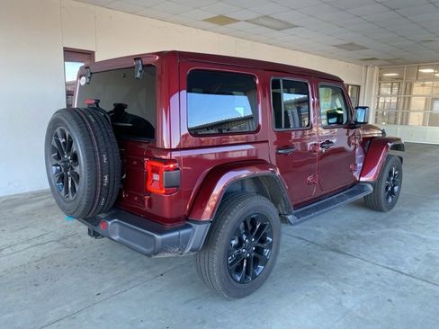 Used 2022 Jeep Wrangler Unlimited Sahara image 4