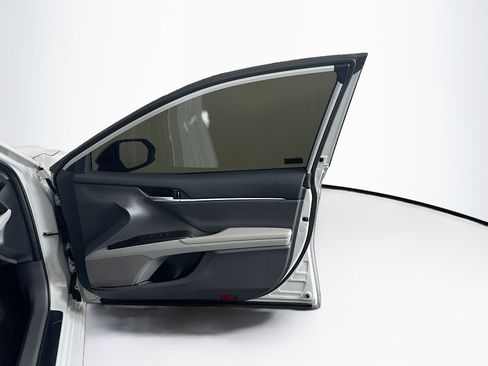 Used 2024 Toyota Camry LE FWD image 31
