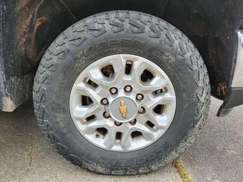 Used 2024 Chevrolet Silverado 2500 LT AWD/4WD image 12