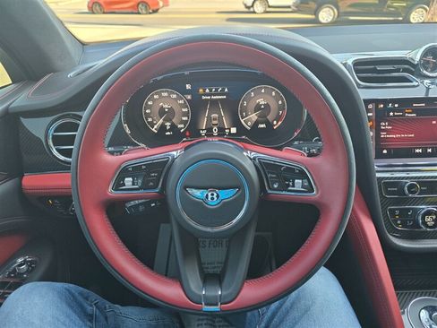 Used 2022 Bentley Bentayga AWD/4WD image 10