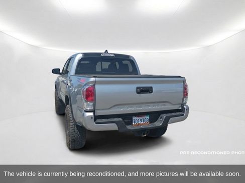 Used 2021 Toyota Tacoma TRD Off-Road w/ Technology Package AWD/4WD image 8