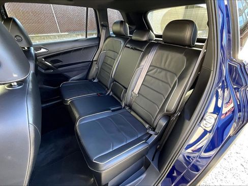 Certified 2022 Volkswagen Tiguan SEL R-Line image 25