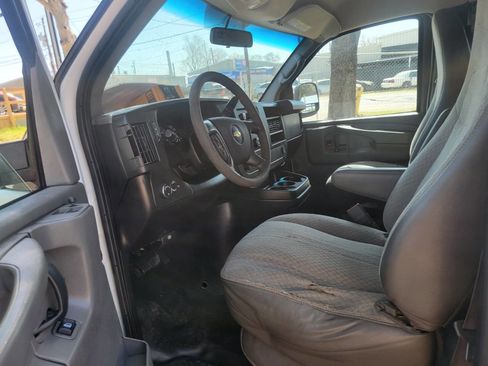 Used 2014 Chevrolet Express 3500 Extended image 8
