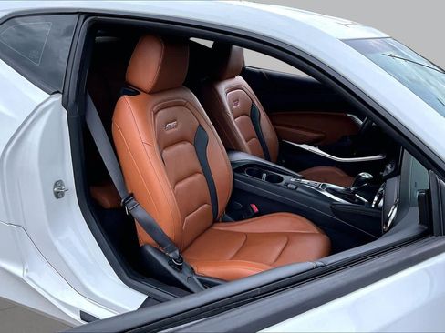 Used 2019 Chevrolet Camaro SS RWD image 8
