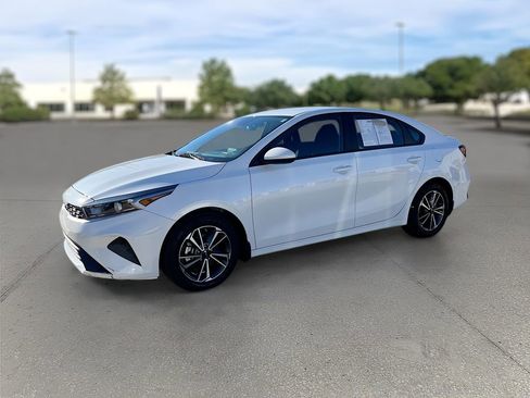 Certified 2023 Kia Forte LXS image 28