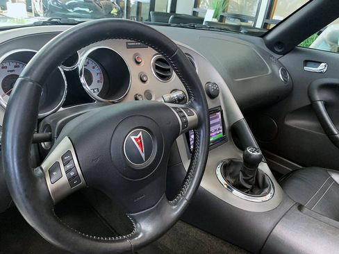 Used 2006 Pontiac Solstice Convertible w/ Premium Package RWD image 10