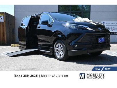 New 2025 Toyota Sienna XLE