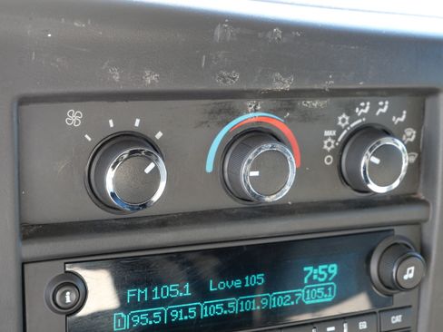 Used 2017 Chevrolet Express 2500 RWD image 23