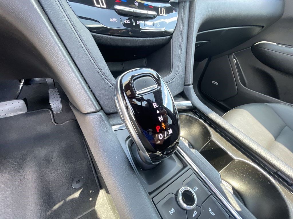 Certified 2024 Cadillac XT6 Luxury FWD image 18