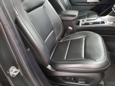 Used 2022 Ford Explorer XLT w/ Equipment Group 202A image 22