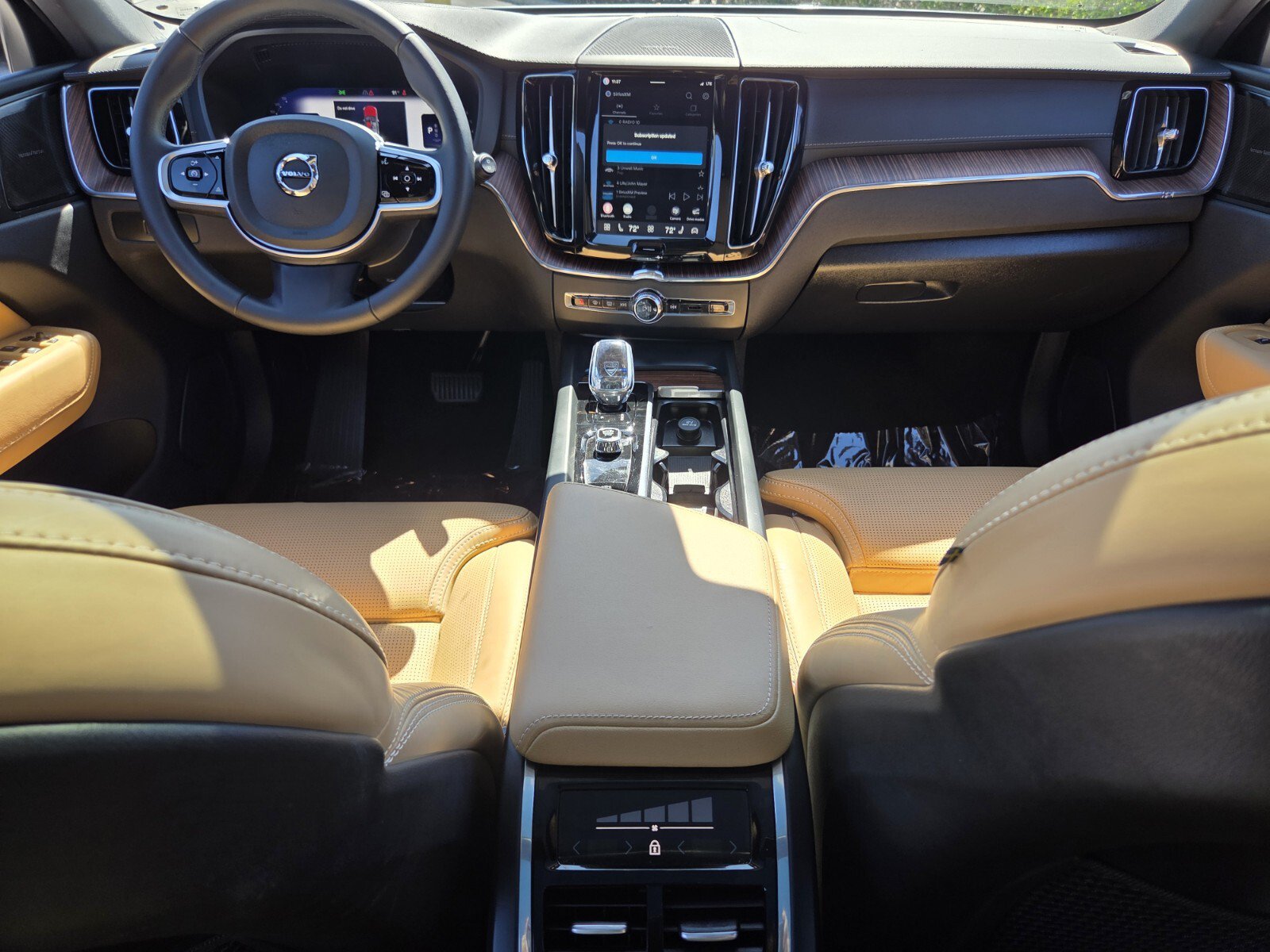 Used 2025 Volvo XC60 B5 Ultra w/ Protection Package Premier AWD/4WD image 13