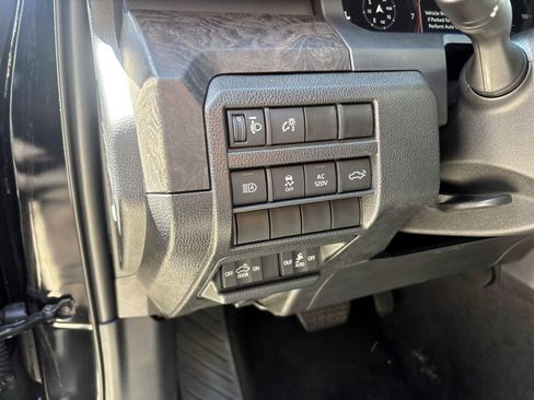 Used 2024 Toyota Tacoma Limited w/ Limited Package (LT) image 15