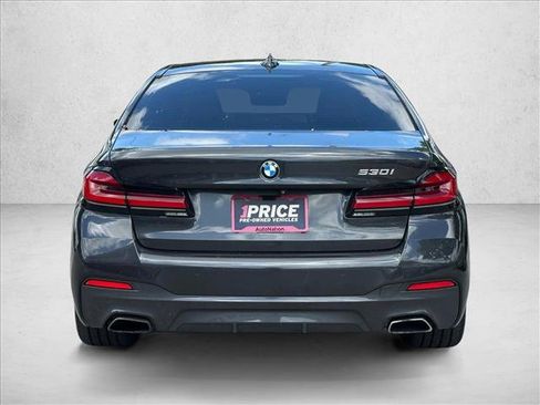 Used 2021 BMW 530i w/ M Sport Package RWD image 4