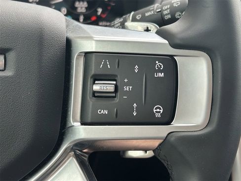 Used 2024 Land Rover Discovery S image 44
