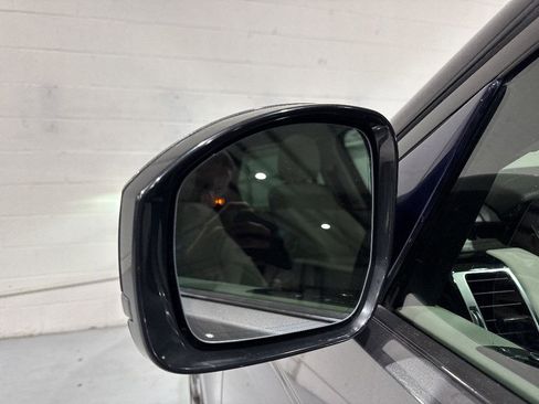 Used 2018 Land Rover Discovery HSE image 24