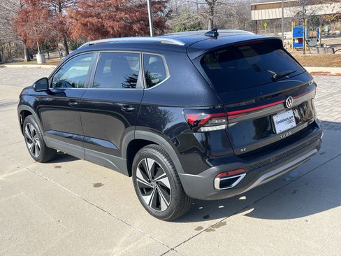 Certified 2025 Volkswagen Taos SE w/ Panoramic Sunroof Package image 8