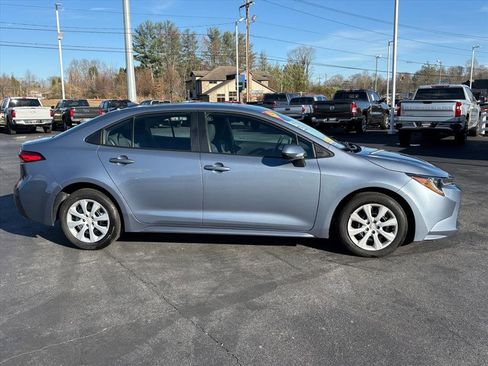 Used 2023 Toyota Corolla LE image 2