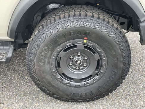 New 2025 Ford Bronco Outer Banks w/ Sasquatch Package image 9