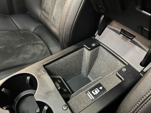 Used 2021 Porsche Macan image 20