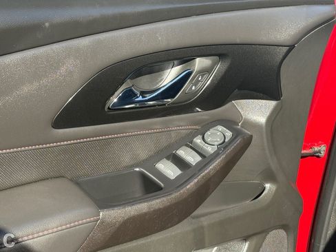 Used 2023 Chevrolet Traverse RS FWD image 17