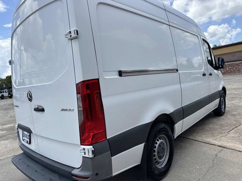 Used 2021 Mercedes-Benz Sprinter 2500 image 14