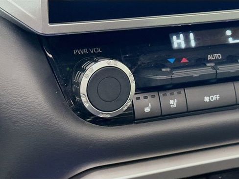 Used 2024 Toyota Tundra Platinum AWD/4WD image 23