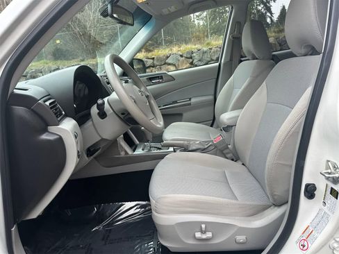 Used 2011 Subaru Forester 2.5X Premium w/ All-Weather Pkg image 13