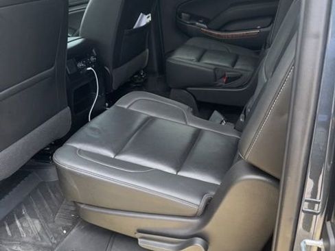 Used 2019 Chevrolet Suburban Premier image 12