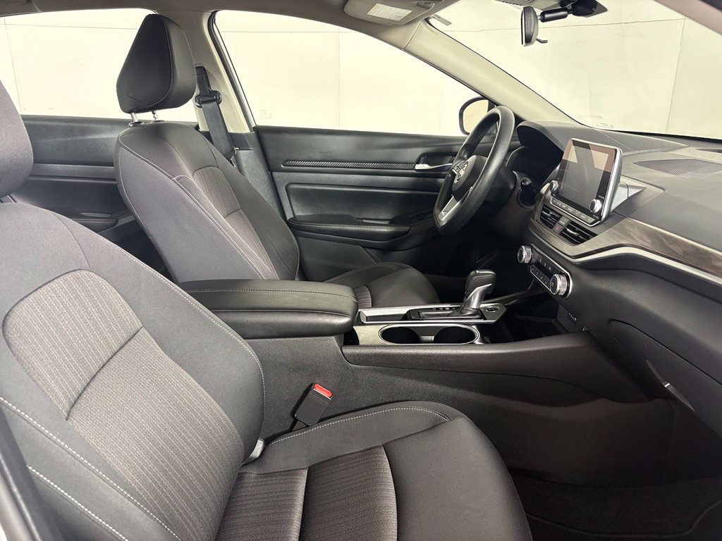 Used 2024 Nissan Altima 2.5 SV FWD image 14