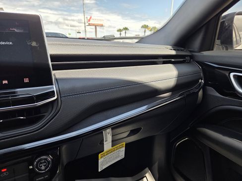 New 2026 Jeep Compass Latitude image 32